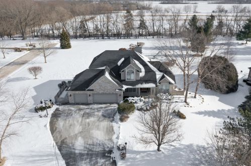 10908 Red Hawk Ln, Spring Grove, IL 60081-9279