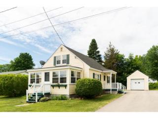 19 Waverly St, Rochester, NH 03867-4429