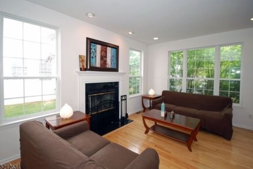 3 King Dr, Bridgewater, NJ 08807-5623