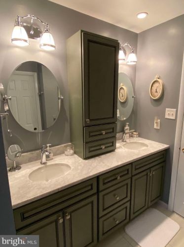 243 Amberfield Dr, Mount Laurel, NJ 08054-5128