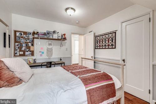 5 Queenston Pl, Princeton NJ  08540-3820 exterior