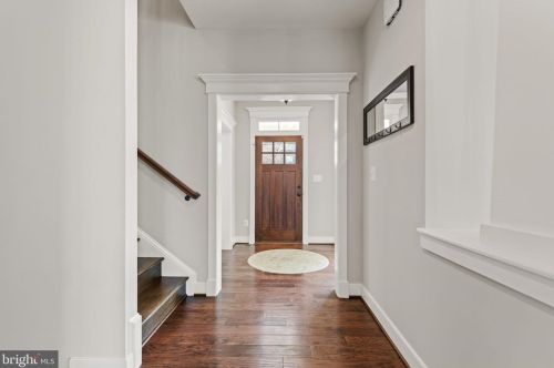 2412 Hurst St, Falls Church, VA 22043-2917