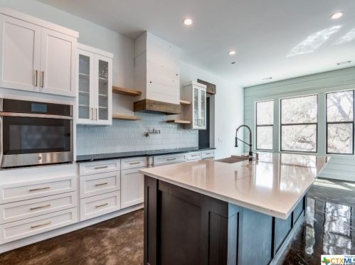 340 Warbler Dr, Spring Branch TX 78070-5064 exterior