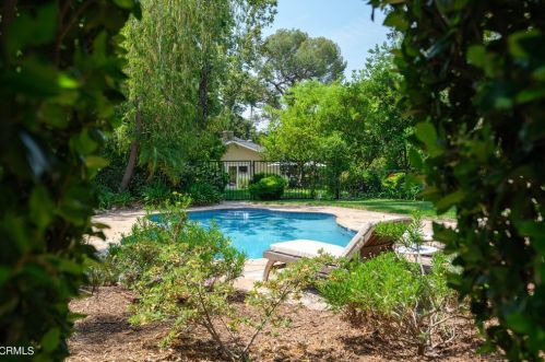 1531 Braeburn Rd, Altadena, CA 91001-2603