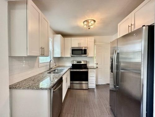 1383 Lanvale Dr, Atlanta GA  30310-3726 exterior