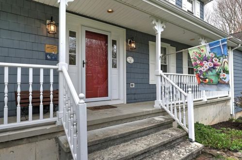 15 Evergreen Ln, Upper Stepney, CT 06468-2381