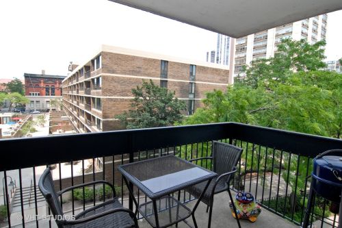 1460 Sandburg Ter, Chicago IL  60610-7688 exterior