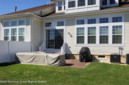 9 Majestic Dr, Tinton Falls NJ 07724-4760 exterior