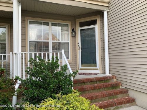 42 Banyan Blvd, Holmdel Village, NJ 07733-2778