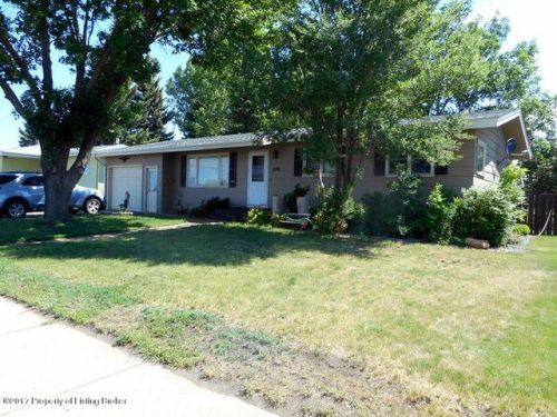 1142 Sims St, Dickinson, ND 58601-3944