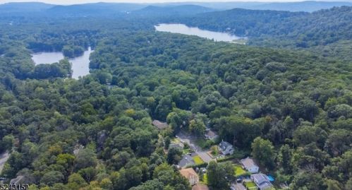 18 Brookview Rd, Parsippany, NJ 07834-1804