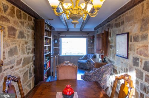 19201 Cardinal Heights Rd, Triangle VA  22172-2406 exterior