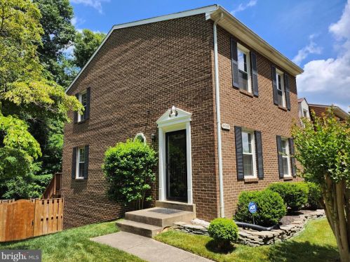 8958 Astongale Ct, Springfield VA  22152-2144 exterior