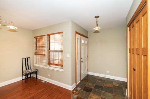 2153 Stirling Ct, Hanover Park, IL 60133-2961
