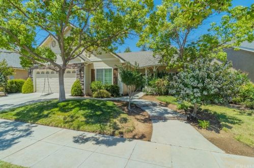 621 Lester Ave, Clovis, CA 93619-7563