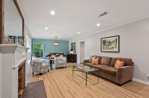 1440 El Campo Dr, Dallas TX  75218-3520 exterior