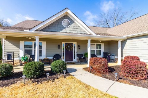 1225 Oak Spring St, Statham, GA 30666-1529