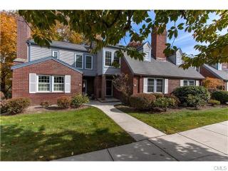 104 Roberton Xing, Fairfield, CT 06825-1162
