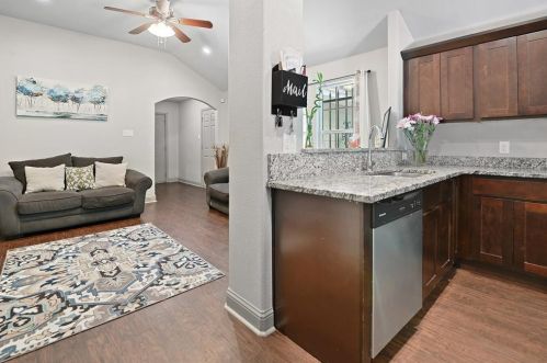 3910 Denley Dr, Dallas TX  75216-5617 exterior
