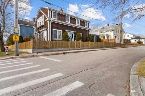 35 Lion St, Warwick, RI 02818-3709