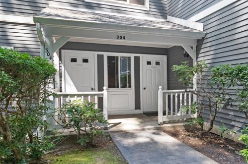 304 Fairmount Dr, Upper Stepney, CT 06468-2877
