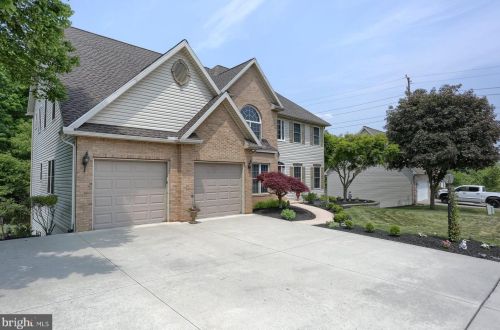 324 Yorkshire Dr, Harrisburg, PA 17111-6934