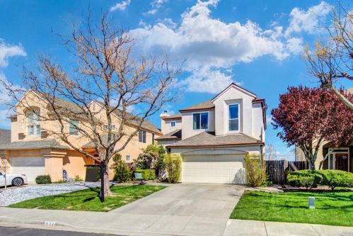 831 Chateau Cir, Vacaville CA  95687-7432 exterior