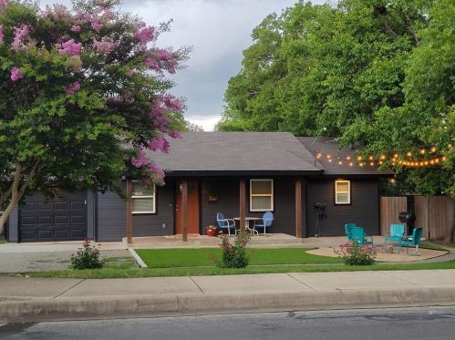 408 College St, Georgetown, TX 78626-5107