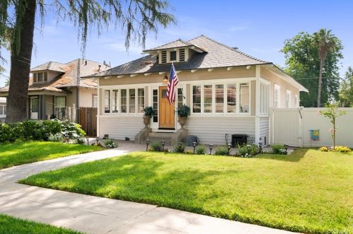 3364 Cedar St, Riverside CA  92501-2625 exterior