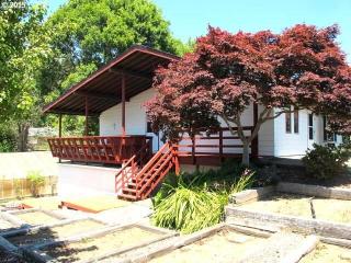 2091 Greenwood Ave, Winchester Bay, OR 97467-1049