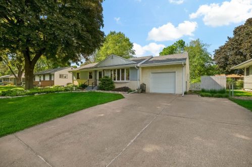 1007 Edgewater Ave, Saint Paul MN  55126-8119 exterior
