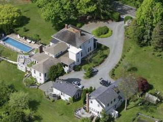 532 Paradise Ave, Middletown, RI 02842-5729