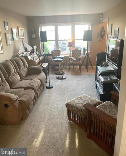 18 Berwick Ln, Erial, NJ 08081-3026