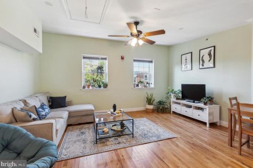 1538 Christian St, Philadelphia, PA 19146-2113