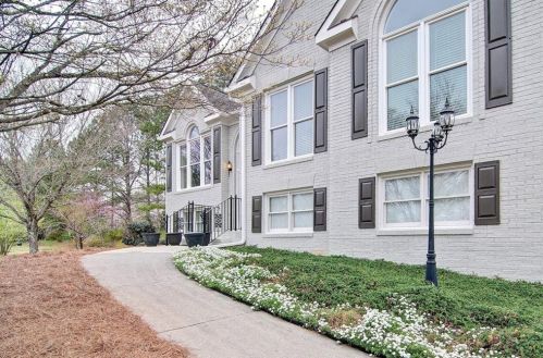 409 Point Dr, Holly Springs, GA 30115-7224