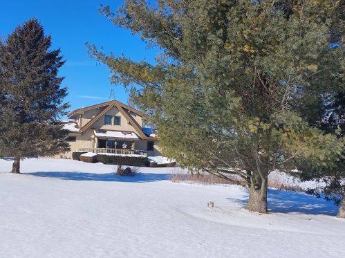 17813 Mcguire Rd, Alden, IL 60033-9511
