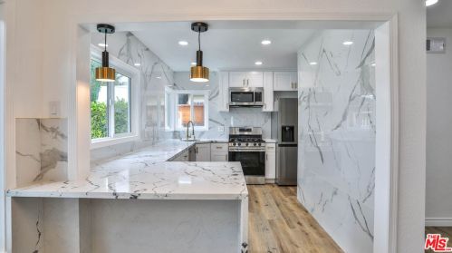 13606 Lemoli Ave, Hawthorne CA  90250-7722 exterior