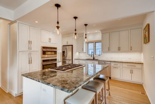 224 Oak St, Elmhurst IL  60126-2632 exterior