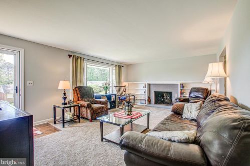 7404 Austin St, Annandale, VA 22003-1604
