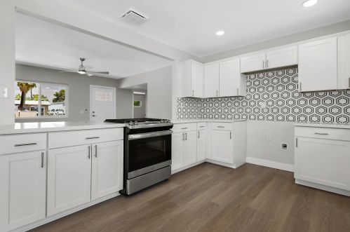 2112 Lawrence St, Palm Springs, CA 92264-6213