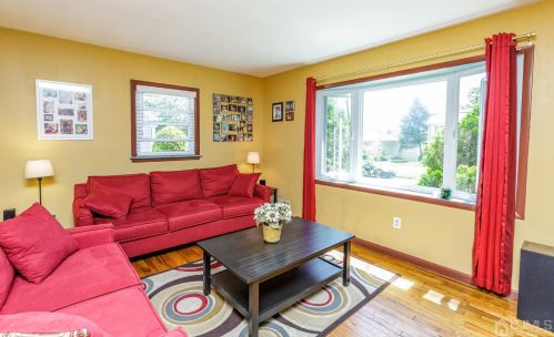 195 Woodruff Ave, Avenel, NJ 07001-1225