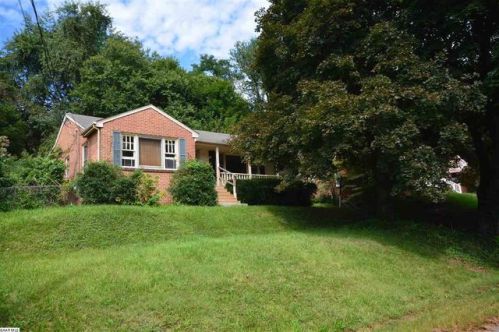 102 Nottingham Rd, Staunton, VA 24401-1851