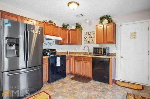 5873 Creekside Dr, Rex GA  30273-1182 exterior