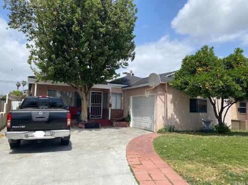 9345 Foster Rd, Downey, CA 90242-4656