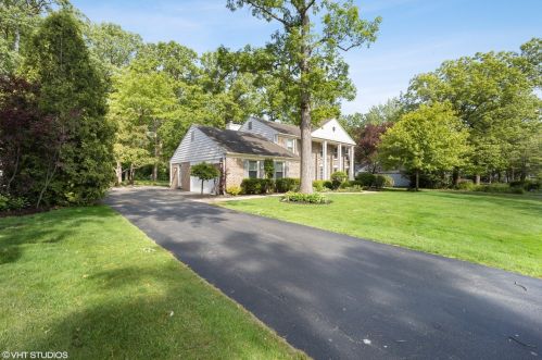 4 Regent Ln, Half Day, IL 60069-3330