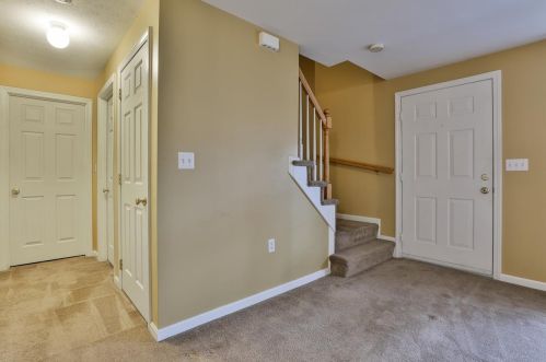 38 Scottsdale Dr, Hudson NH  03051-3750 exterior