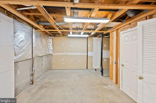 7223 Olde Lantern Way, Springfield VA  22152-3568 exterior