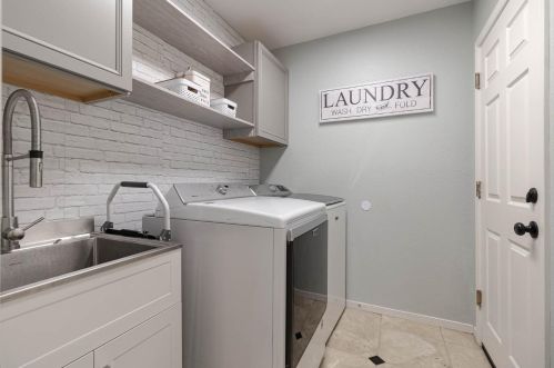 1483 Estrella Way, Turlock CA  95382-8633 exterior