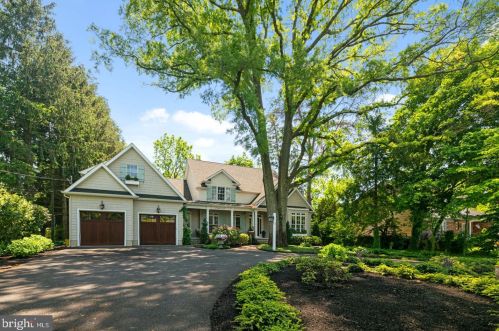 8 Oak Ave, Tavistock, NJ 08033-3921