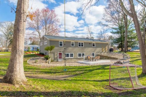 96 Heritage Rd, North Kingstown, RI 02852-1919